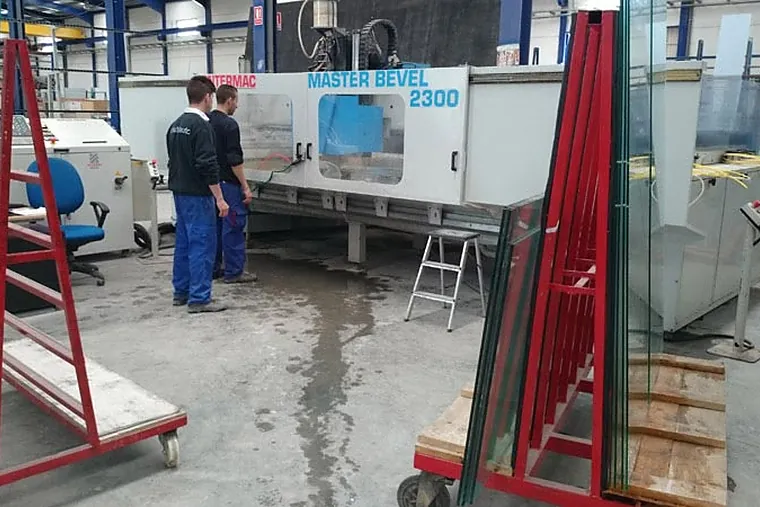 Centro de control numérico Intermac en la planta de Dicrisur